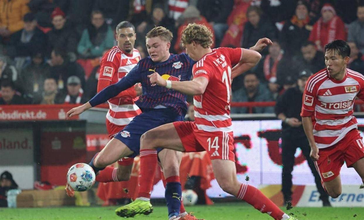 币游体育官网注册-风云突变拜仁慕尼黑赛后队长鼓劲，德甲版图或变，悬念犹存，数据趋势出现新变化